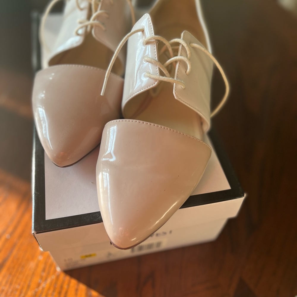 Nine West lace up flats size 10